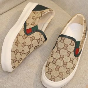 Casual slip on sneaker